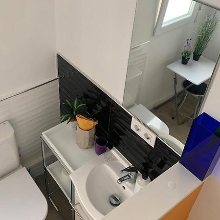 Alquilo Habitacion Individual Con Aseo Privado Solo Chicas, Only Girls 瓦伦西亚 外观 照片