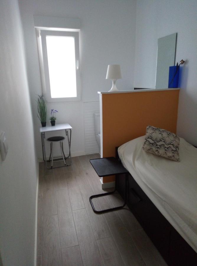 Alquilo Habitacion Individual Con Aseo Privado Solo Chicas, Only Girls 瓦伦西亚 外观 照片