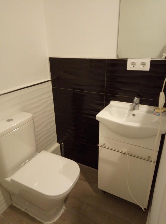 Alquilo Habitacion Individual Con Aseo Privado Solo Chicas, Only Girls 瓦伦西亚 外观 照片