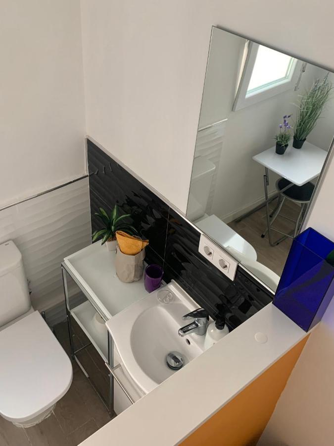 Alquilo Habitacion Individual Con Aseo Privado Solo Chicas, Only Girls 瓦伦西亚 外观 照片